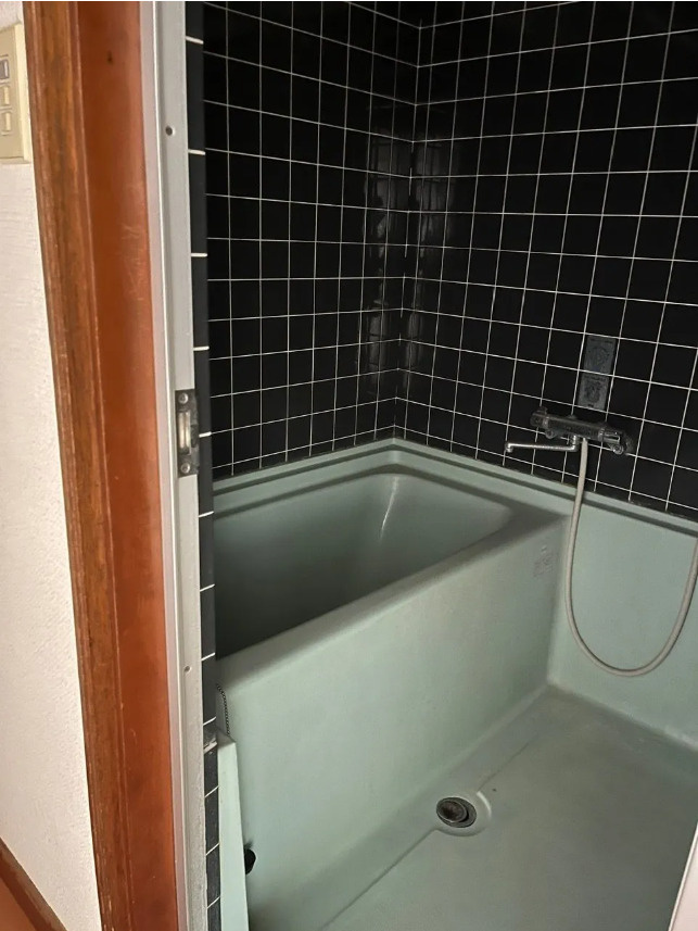 花園テナントの浴室