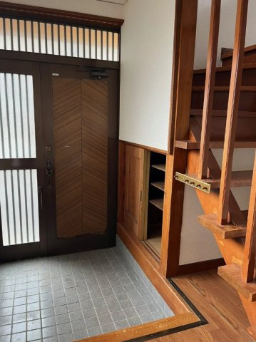 花園テナントの玄関