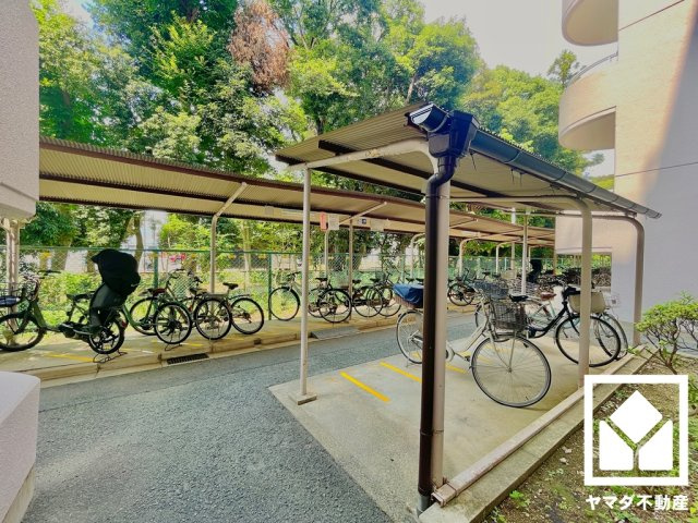 ルミエール桂川の駐輪場