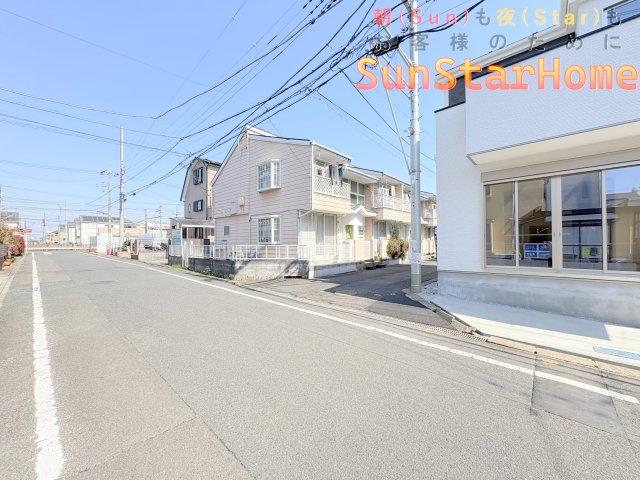 【サンスターホーム】青梅市河辺町　新築戸建　駅近　建物面積105㎡　北西角地の前面道路含む現地写真