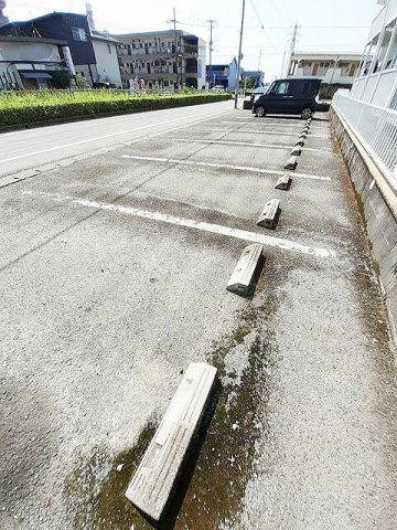 サンハイツ執行の駐車場