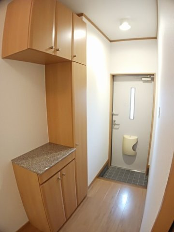 フォレストヒルズ２号館の玄関