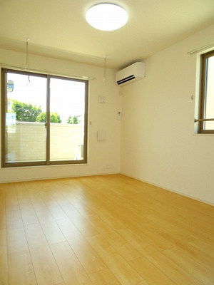 【居間・リビング】 | ヴィオレッタ | 2面採光　明るいリビング