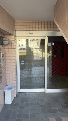 アヴァンティ弐番館のエントランス