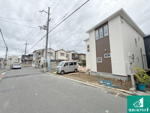 堺市東区南野田　第1期　新築一戸建ての前面道路含む現地写真|周辺は落ち着いた街並みの住宅地！子育てがしやすい住環境です！まだ未完成ですが、現地でしかわからない事もございます。是非一度ご覧ください。