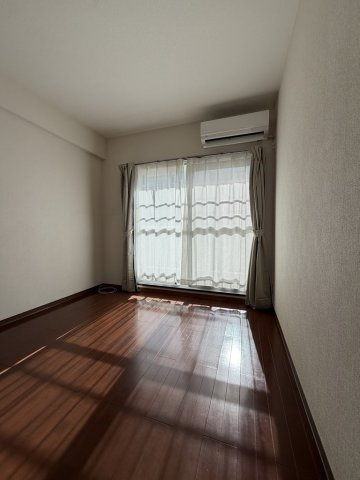 【洋室】 | 東大和グリーンタウン3号棟 | 南東側約4.5帖の洋室です。