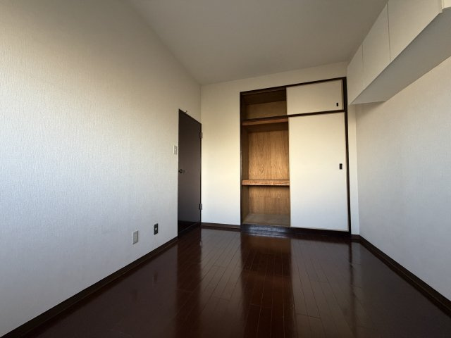 【洋室】 | 東大和グリーンタウン3号棟 | 北側約６.0帖洋室の収納です。