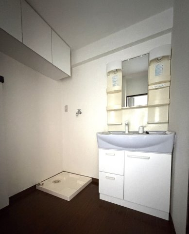 【独立洗面台】 | 東大和グリーンタウン3号棟 | 独立洗面台、小物を置くことができて便利です