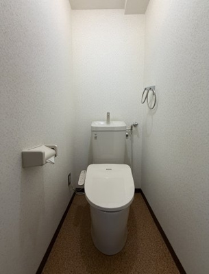 【トイレ】 | 東大和グリーンタウン3号棟 | 清潔感のある白を基調としたトイレです。