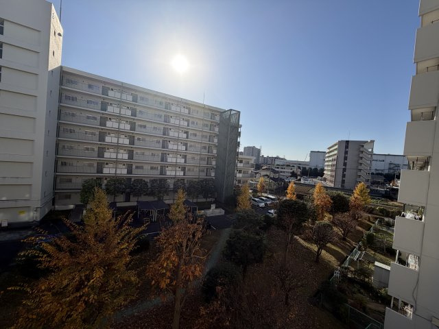 【展望】 | 東大和グリーンタウン3号棟 | 南側が抜けているので開放感のあるバルコニーです。