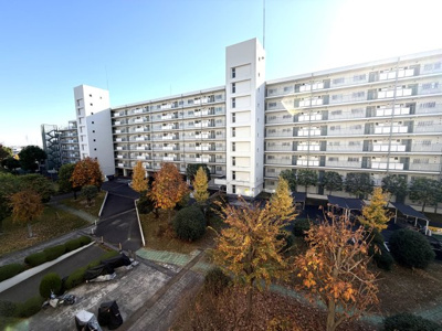 【展望】 | 東大和グリーンタウン3号棟 | 緑の多い敷地内が見渡せるバルコニーです。