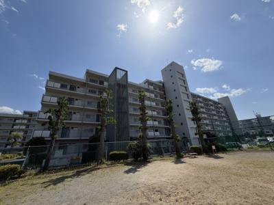 【外観】 | 東大和グリーンタウン3号棟 | 建物の北側から撮影した写真です。