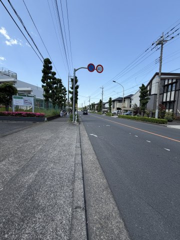 【その他】 | 東大和グリーンタウン3号棟 | 前面道路を含む写真です。歩道の木々がお洒落な道路です(^^♪