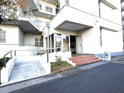 【エントランス】 | 東大和グリーンタウン3号棟 | ３号棟のエントランスは２つあります。こちらはお部屋に近いエントランスの写真になります。