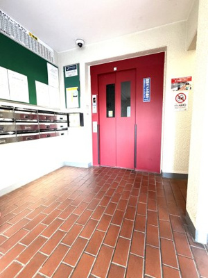 【その他共用部分】 | 東大和グリーンタウン3号棟 | エントランスにあるエレベーターです。