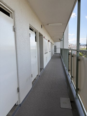 【その他共用部分】 | 東大和グリーンタウン3号棟 | 所在階の廊下部分です。４階になりますので、眺めも良いです(^^♪