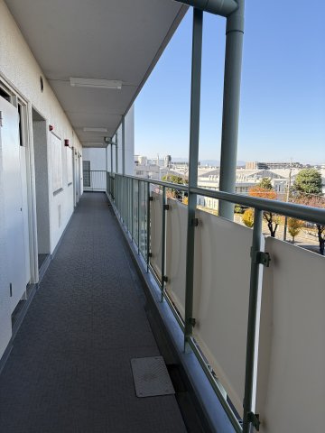 【その他共用部分】 | 東大和グリーンタウン3号棟 | 所在階の廊下部分です。４階になりますので、眺めも良いです(^^♪