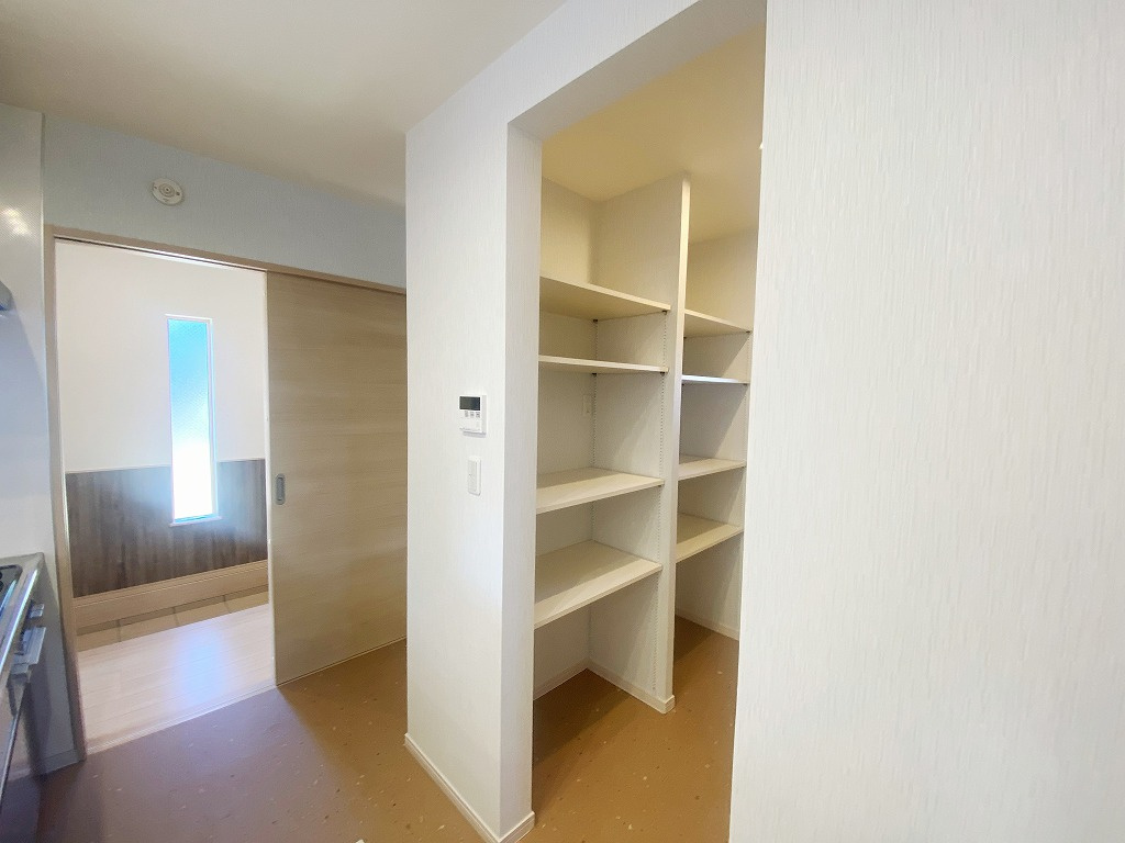 錦町5丁目戸建ての収納|パントリーでキッチン周りもすっきり