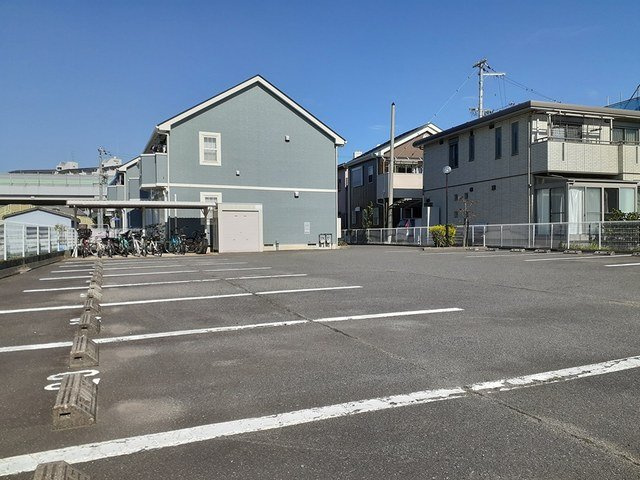 グラシューメゾン北館の駐車場