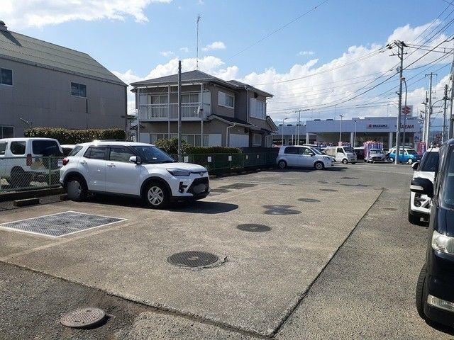 秋山ビルの駐車場