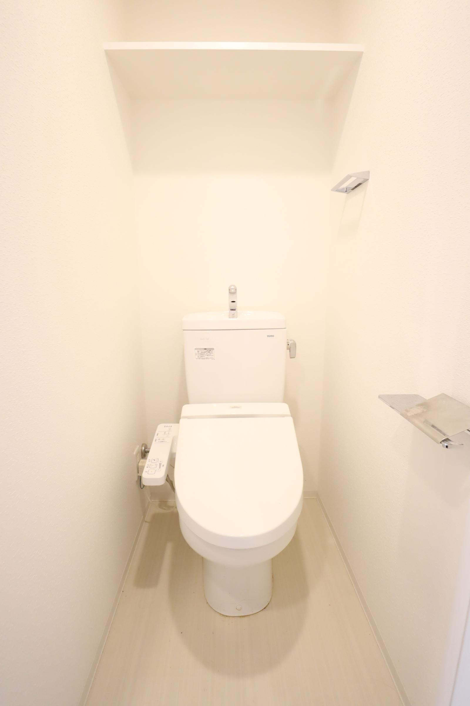 大阪市都島区都島中通１丁目の賃貸マンションのトイレ