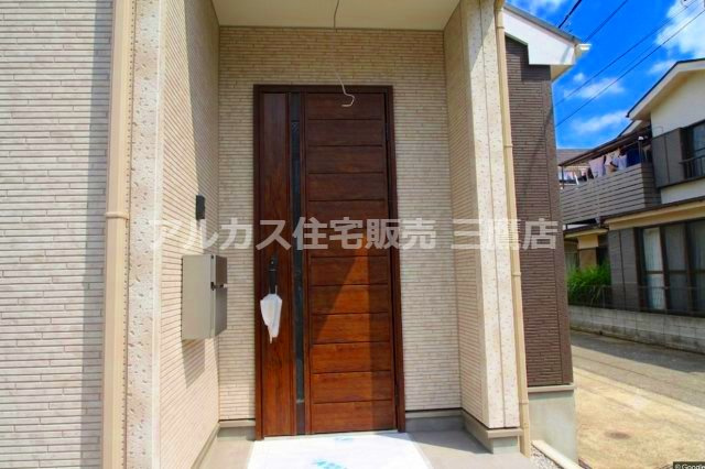立川市砂川町８丁目 西武拝島線 武蔵砂川駅 新築戸建の玄関