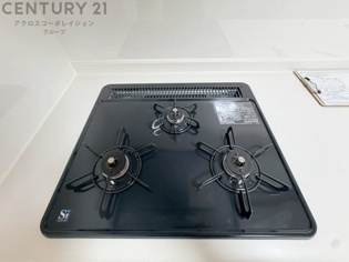 多数の調理器具を同時に使用でき、料理の効率化が可能。省エネで節約になり、様々な料理スタイルに適応できます。また、火力調整が独立しており、手入れや掃除もしやすく、今よりもっとお料理が楽しくなるかも。