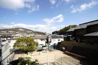 【展望】 | 【四季を感じる】
四季の移ろい・爽やかな青空や風を感じられ
自然を愉しめるパノラマビュー。
毎日の暮らしに余裕を感じさせてくれる、
遮る物の無い開放的な眺望を是非、ご堪能ください。