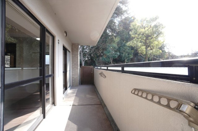 【バルコニー】 | 【上質リノベ】サーパス田方南 | 現地（2025年5月1日9：00頃）撮影