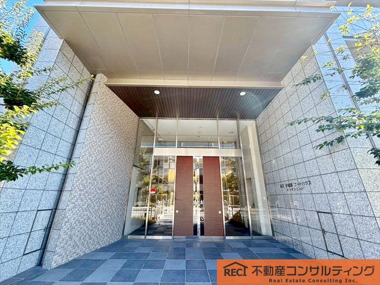 夙川香櫨園コートハウスガーデンコートのエントランス|アイランドキッチン