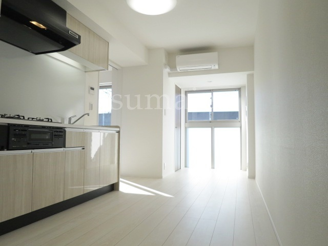 ティモーネプレミアム東十条の居間・リビング|8.8帖リビングです。