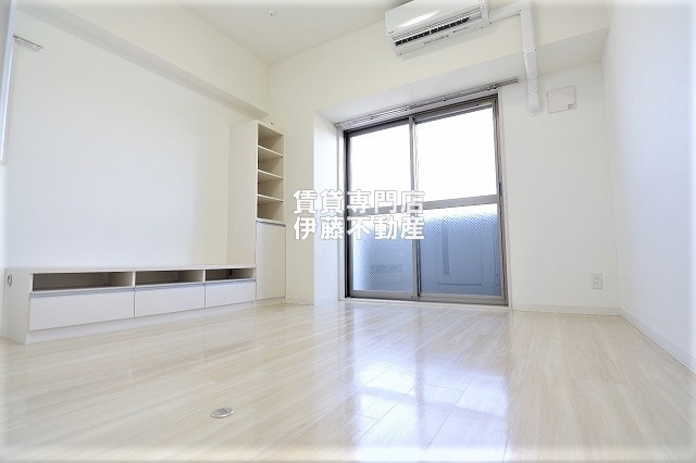 カルマートの洋室