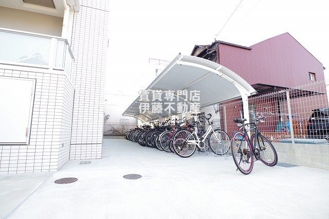 カルマートの駐車場