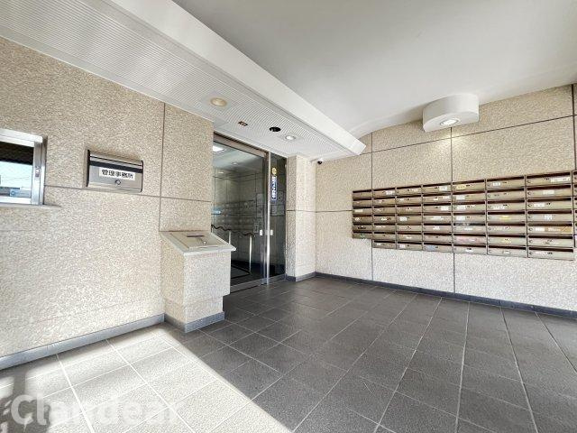 リーベスト松戸Ⅱのエントランス|ドキドキの新生活も、安心してスタート。ぴったりの住まいを見つけませんか？クランディアが一緒に住まい選びをサポートします‼　まずは、お気軽にお問合せください　＃クランディア