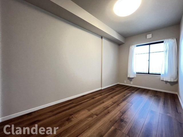 リーベスト松戸Ⅱの洋室|ドキドキの新生活も、安心してスタート。ぴったりの住まいを見つけませんか？クランディアが一緒に住まい選びをサポートします‼　まずは、お気軽にお問合せください　＃クランディア