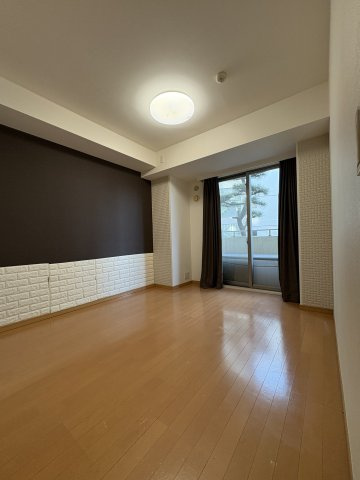 Seaside Court Katase – 海と駅近を叶える、片瀬海岸のリラックスマンション –の洋室