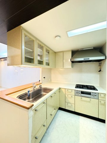 Seaside Court Katase – 海と駅近を叶える、片瀬海岸のリラックスマンション –のキッチン