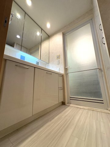 Seaside Court Katase – 海と駅近を叶える、片瀬海岸のリラックスマンション –の洗面所