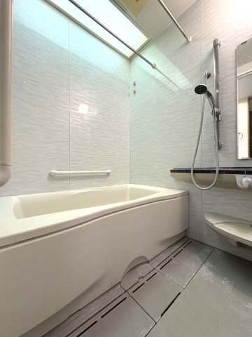 Seaside Court Katase – 海と駅近を叶える、片瀬海岸のリラックスマンション –の浴室
