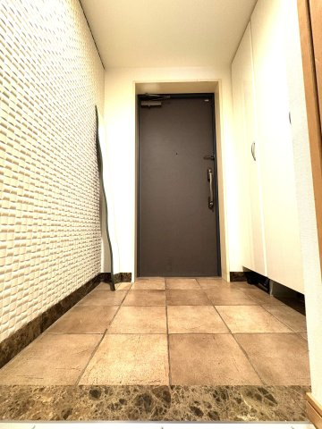 Seaside Court Katase – 海と駅近を叶える、片瀬海岸のリラックスマンション –の玄関