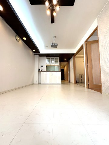 Seaside Court Katase – 海と駅近を叶える、片瀬海岸のリラックスマンション –の居間・リビング