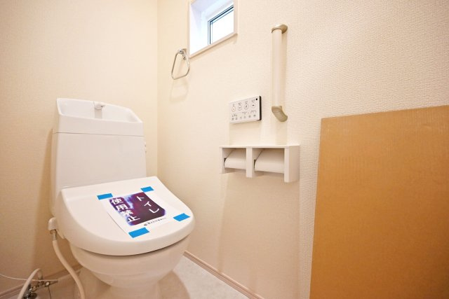 ブルーミングガーデン上甲東園5丁目新築一戸建て│3SLDK+駐車駐輪可のトイレ|1・2階に1か所ずつウォッシュトイレを導入しています。