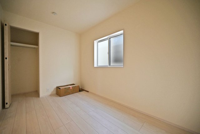 ブルーミングガーデン上甲東園5丁目新築一戸建て│3SLDK+駐車駐輪可の洋室|-納戸5帖(2F)-