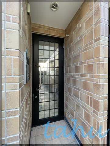 中野区本町１丁目のアパートのエントランス