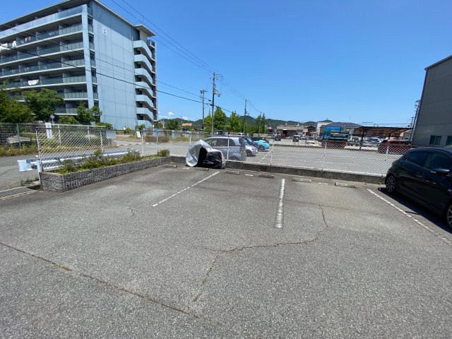 パークハイム吾妻の駐車場