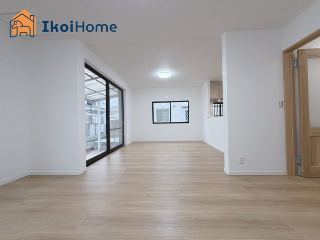 神戸市西区狩場台2丁目　中古戸建の居間・リビング|【ホームページに現地動画掲載中】●年中無休：当日予約可●20.5帖あるLDKで開放感があります。