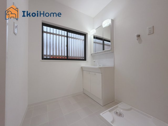 神戸市西区狩場台2丁目　中古戸建の洗面所|【ホームページに現地動画掲載中】●年中無休：当日予約可●収納が少ないので追加工事も承ります