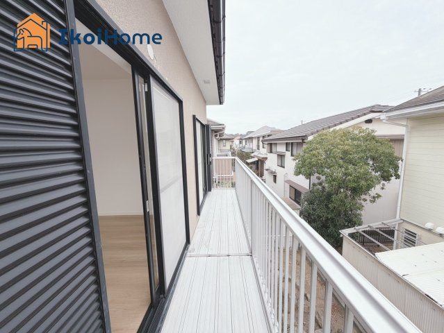 神戸市西区狩場台2丁目　中古戸建のバルコニー|【ホームページに現地動画掲載中】●年中無休：当日予約可●屋根は８～万円バルコニー設置できます。