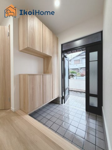 神戸市西区狩場台2丁目　中古戸建の玄関|【ホームページに現地動画掲載中】●年中無休：当日予約可●玄関には大きなシューズボックスが完備♪