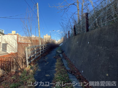 【前面道路含む現地写真】 | 南大通5丁目52-4、29-4売地